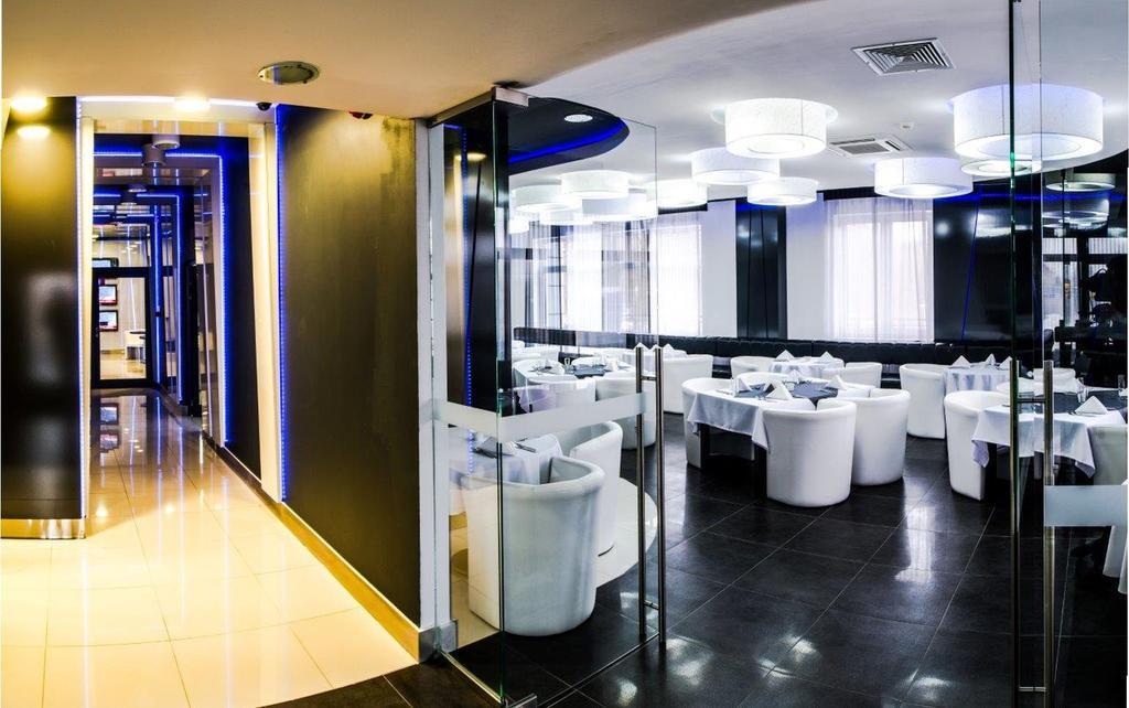 Kostomloty Pierwsze Hotel Grafit מראה חיצוני תמונה