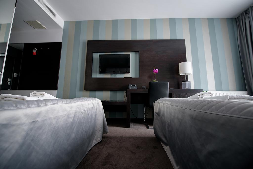 Kostomloty Pierwsze Hotel Grafit מראה חיצוני תמונה