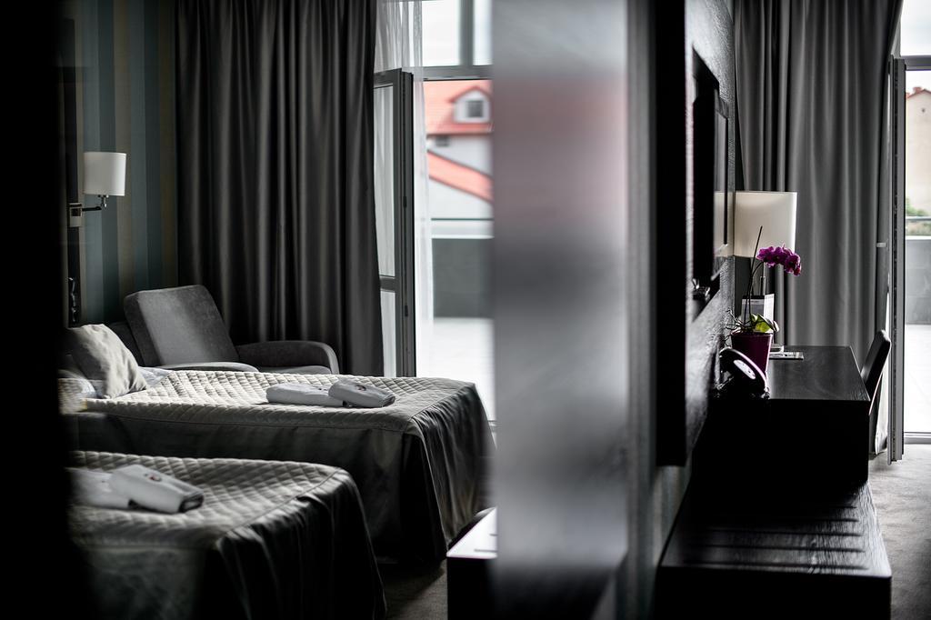 Kostomloty Pierwsze Hotel Grafit מראה חיצוני תמונה