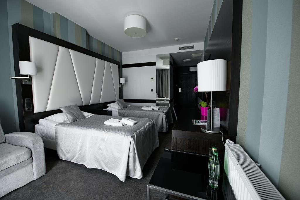 Kostomloty Pierwsze Hotel Grafit מראה חיצוני תמונה