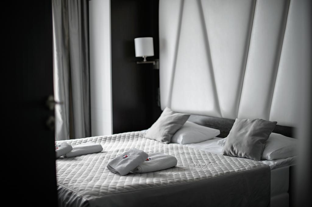 Kostomloty Pierwsze Hotel Grafit מראה חיצוני תמונה