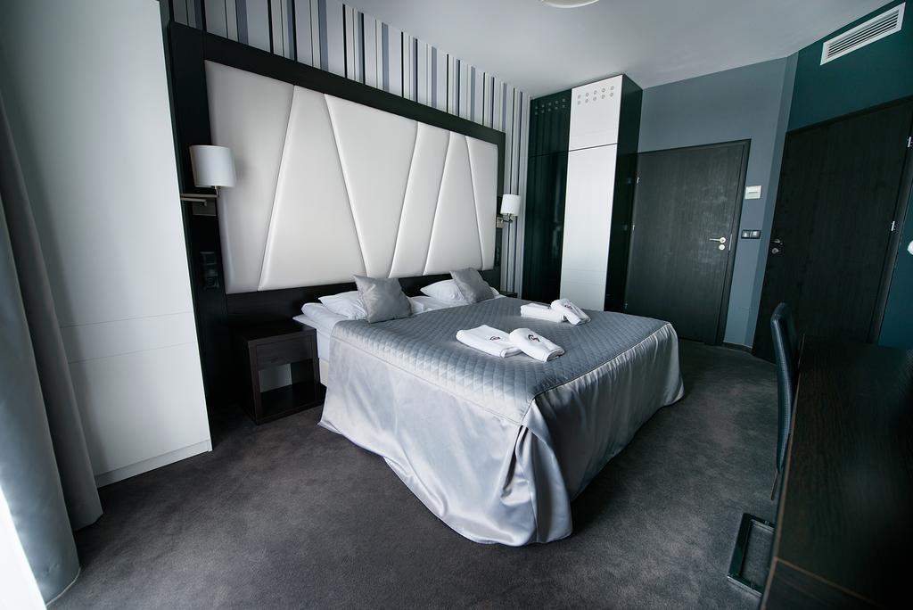 Kostomloty Pierwsze Hotel Grafit מראה חיצוני תמונה