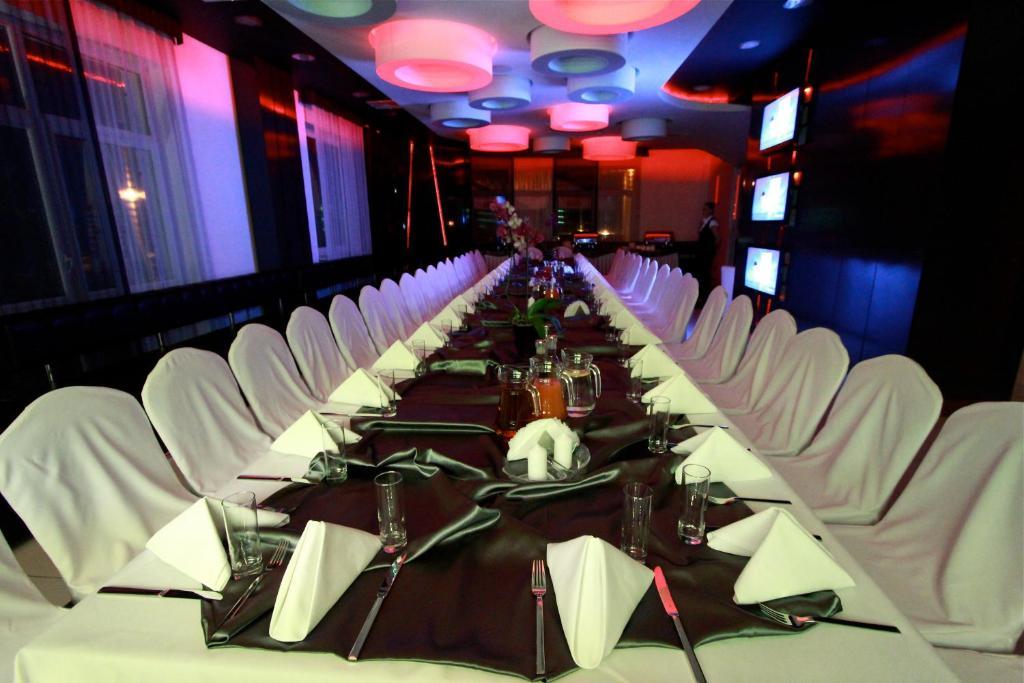 Kostomloty Pierwsze Hotel Grafit מראה חיצוני תמונה