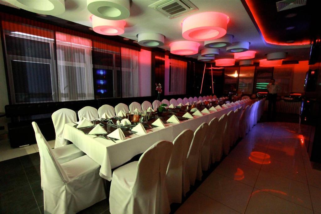 Kostomloty Pierwsze Hotel Grafit מראה חיצוני תמונה